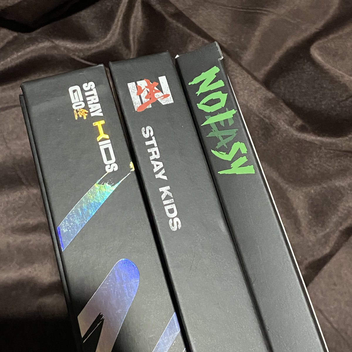 mintgyun1m's tweet photo. HELP RT
WTS/LFB

Stray Kids Official Lightstick and 3 Albums (TAKE ALL)
3,000PHP

nachimbong- used once for picture purposes only
albums contains pb, cd &amp; postcards only

for more infos, just dm me. willing po ako magsend ng videos &amp; mag-answer ng q’s

rfs: will quit fangirling https://t.co/ZHaqin8cLu
