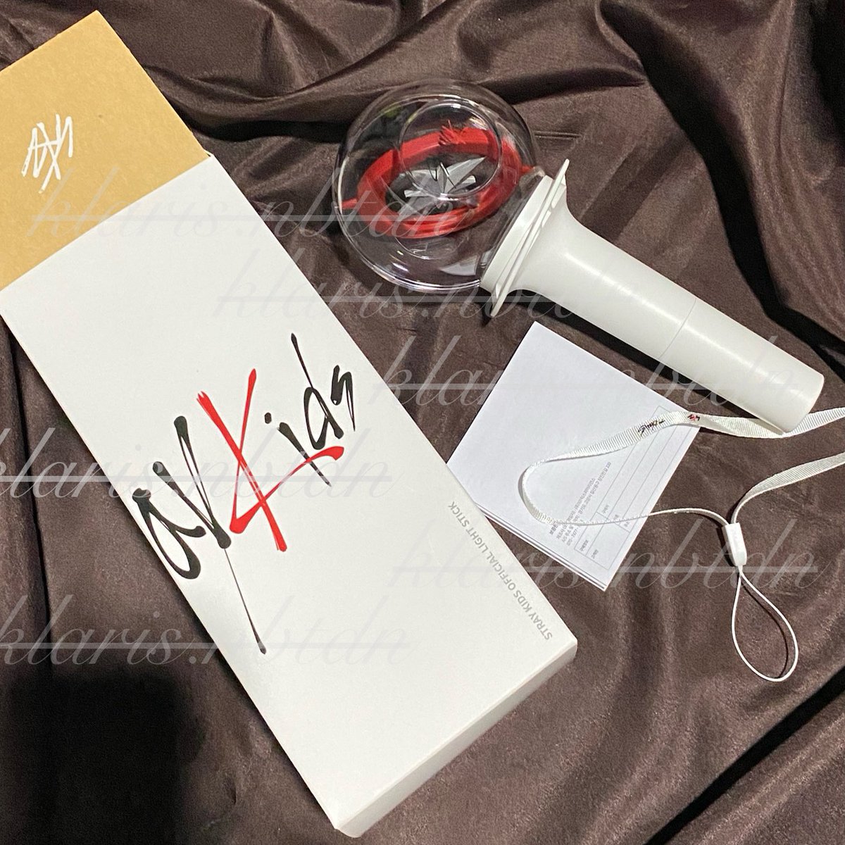 mintgyun1m's tweet photo. HELP RT
WTS/LFB

Stray Kids Official Lightstick and 3 Albums (TAKE ALL)
3,000PHP

nachimbong- used once for picture purposes only
albums contains pb, cd &amp; postcards only

for more infos, just dm me. willing po ako magsend ng videos &amp; mag-answer ng q’s

rfs: will quit fangirling https://t.co/ZHaqin8cLu