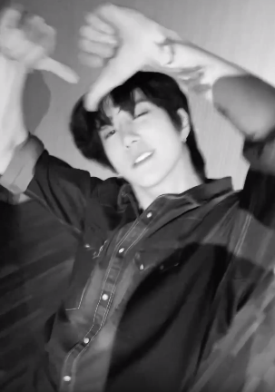 bwootifulheart's tweet photo. How I feel as a soft stan daily
#whyishelikethis #fightingformylife #iwontsurvive #imasexualbuthesbadfortheheart #help #me #please https://t.co/ihNPwQqGRF