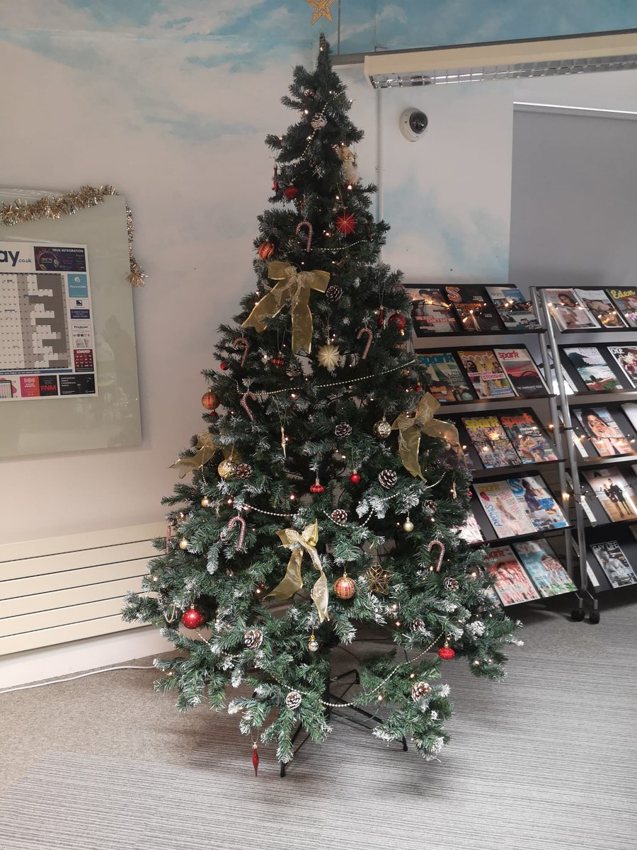 UOSmediaHUB's tweet photo. 𝘾𝙃𝙍𝙄𝙎𝙏𝙈𝘼𝙎 𝙏𝙄𝙈𝙀 🧑‍🎄 

In the spirit of Christmas 🎄 the MediaHUB is creating it’s own very own advent calendar 🎁 

Make sure you pop up to the HUB to collect your FREE raffle ticket (students only) 🎟️ to be in with a chance of winning some Christmas gifts! 🌟 https://t.co/m6FfzlZ5wG