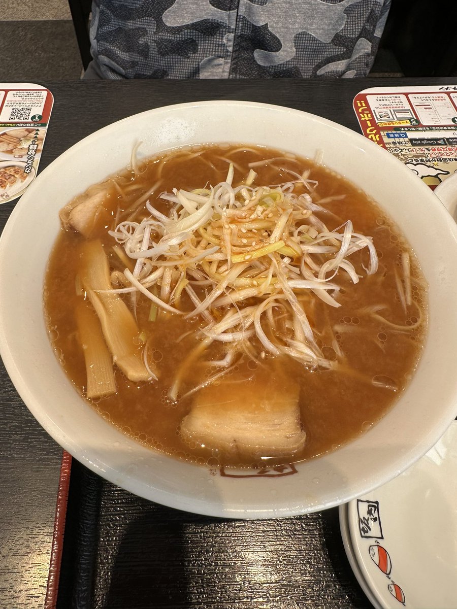 sugitopanda0808's tweet photo. 喜多方ラーメン坂内小法師さんへ
期間限定✨たっぷり9種野菜のとろ〜り塩ラーメン🍜
焦がしたトマトとたくさんの野菜がこれでもかって入っていて女子は絶対好きな味！
ねぎ味噌ラーメンも安定の味で美味しかったです♪
#喜多方ラーメン坂内小法師杉戸店
#喜多方ラーメン坂内　#ラーメン好き https://t.co/55Emg9xOo8