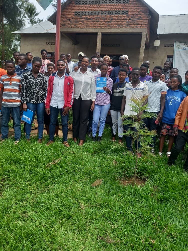 NyagatareNyc's tweet photo. Muri gahunda yo kureba no gusura ibikorwa bikorwa n'amatsinda y'Urubyiruko yahuguwe na @crd_rw kubufatanye na #RCSP aho barimo kureba ishyirwa mu bikorwa ry'ibikorwa by'umushinga mu Mirenge ya #Mimuri na #Rukomo aho ibikorwa bikorerwa.
@MiniYouthRwanda https://t.co/Ir5tm1aQMv
