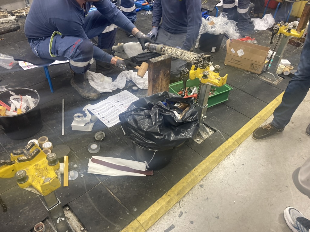 Douglas_Souchu's tweet photo. Retour sur la sortie de nos étudiants 1ère année #BTS #Electrotechnique sur le site @EDFofficiel Lab Paris-Saclay, au programme : réseau électrique Français, production et transport de l’énergie, les #métiers, les #parcours… #relationécoleentreprise @ecoleentrepr95 https://t.co/vJ6yjMVYFZ