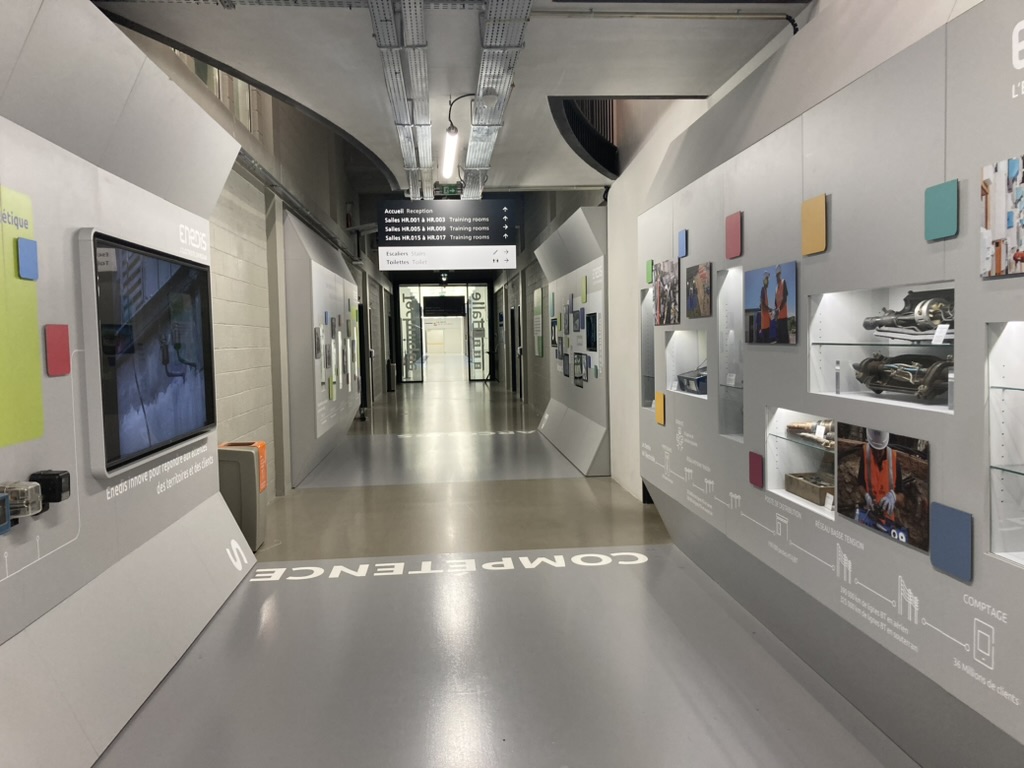 Douglas_Souchu's tweet photo. Retour sur la sortie de nos étudiants 1ère année #BTS #Electrotechnique sur le site @EDFofficiel Lab Paris-Saclay, au programme : réseau électrique Français, production et transport de l’énergie, les #métiers, les #parcours… #relationécoleentreprise @ecoleentrepr95 https://t.co/vJ6yjMVYFZ