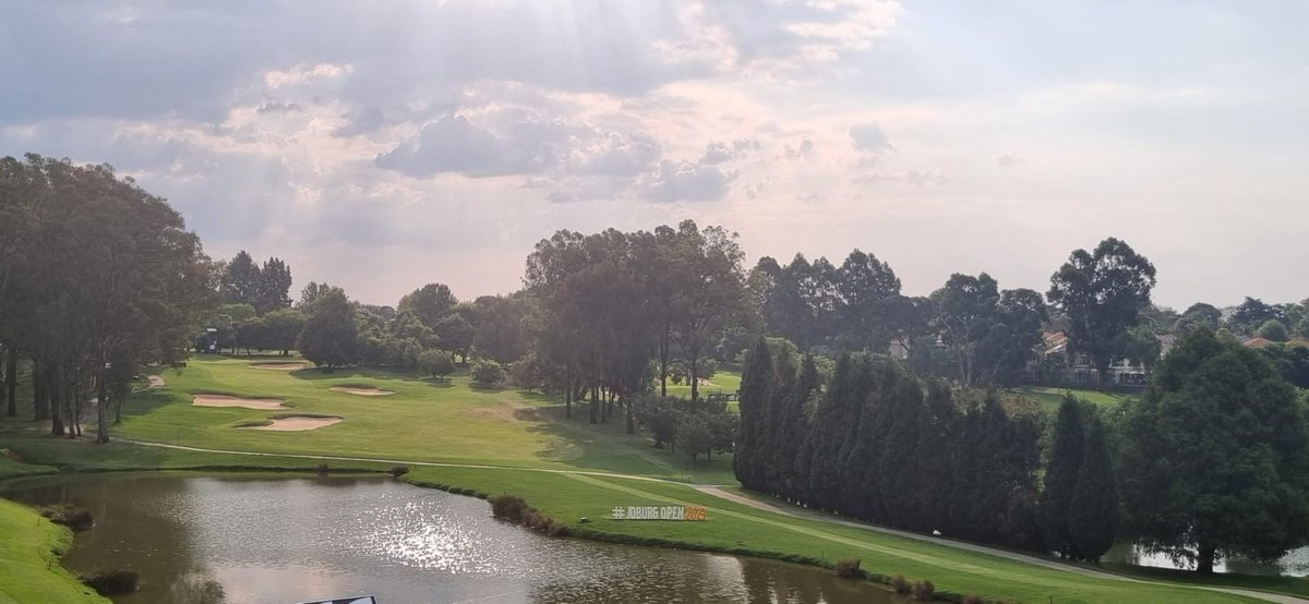 sontondlovu's tweet photo. What a great day out on the fairways yesterday, watching the pros showing us how it's done at the #JoburgOpen.
And the Houghton golf course was in immaculate condition. #ForTheLoveOfGolf #golfaddicts https://t.co/e4RrQDXELf