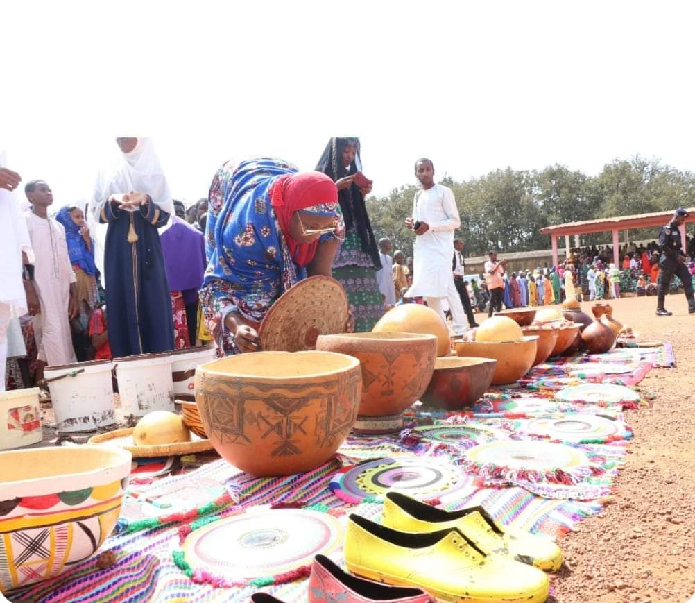 TheCameroonianZ's tweet photo. 6e Assemblée générale ordinaire de l’Association pour le développement social et culturel des Mbororos (#Mboscuda). 

📍Ngaoundéré #Cameroon https://t.co/CXBIHq398W