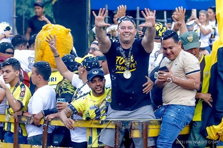 OfTachira's tweet image. Ser karaqueño tiene cura 🟡⚫🇻🇪⭐🏆