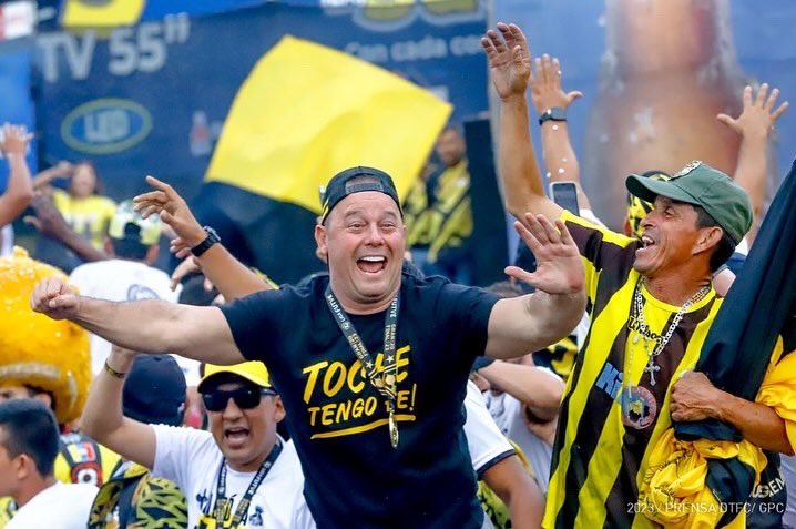 OfTachira's tweet image. Ser karaqueño tiene cura 🟡⚫🇻🇪⭐🏆