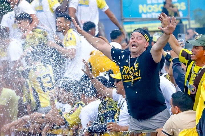 OfTachira's tweet image. Ser karaqueño tiene cura 🟡⚫🇻🇪⭐🏆