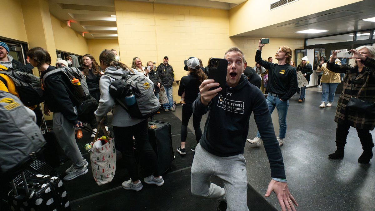 uwoshkosh's tweet photo. 🎉 All of Titan Nation is behind @UWOVolleyball as they continue their NCAA tournament run in California! 

📆 UWO's Elite Eight match begins at 9 p.m. Wednesday. 

Go Titans! 💛🖤 https://t.co/FarJgQpoOc