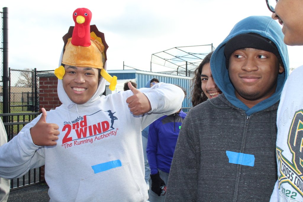 NBHSPrincipals's tweet photo. Highlights from the First NBHS Turkey Trot!
All food donations were made to help support the North Babylon Food Pantry.
https://t.co/MSChwmOlBh https://t.co/i6xFDvPNDy