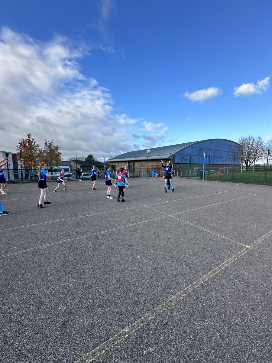 A few photos from Friday’s Year 8 House Games Competitions. Despite the freezing cold weather and harsh winds, the students did well to maintain motivation and determination ⚽️🏐🏸