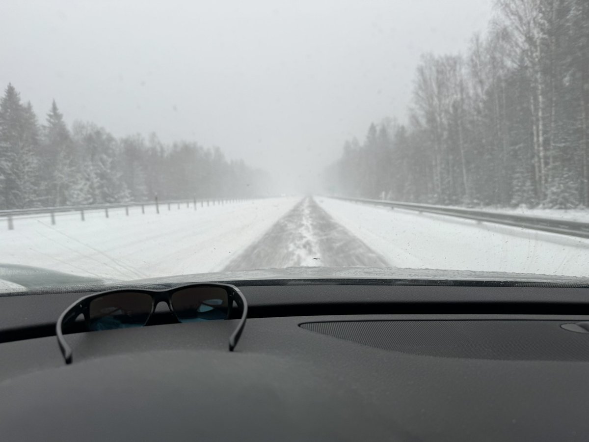 vajb's tweet image. Driving home from #dreamhack2023 and you get a dang snowstorm on your hands
