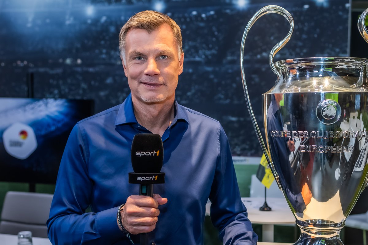 Der "Fantalk" diskutiert am Di. ab 20:15 Uhr live über #ACMBVB und #MCIRBL. Dabei feiert <a href="/annadollak/">Anna Dollak</a> als Co-Moderatorin an der Seite von <a href="/thomashelmer5/">Thomas Helmer</a> u. <a href="/HaddiThoene/">Hartwig Thöne</a> Premiere. Zu Gast im <a href="/fussballmuseum/">Fußballmuseum</a> sind  <a href="/Mariobasler/">Mario Basler</a>, <a href="/MaikFranz/">Maik Franz</a>, <a href="/matzeknop/">Matze Knop .de</a> und <a href="/Rune4/">Tobi Holtkamp</a>. <a href="/SPORT1/">SPORT1</a> #UCL