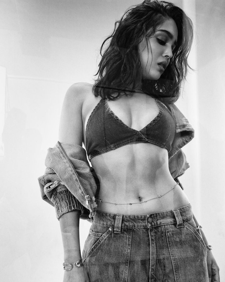 F_8hiFIa0AA8sSu?format=jpg&name=900x900