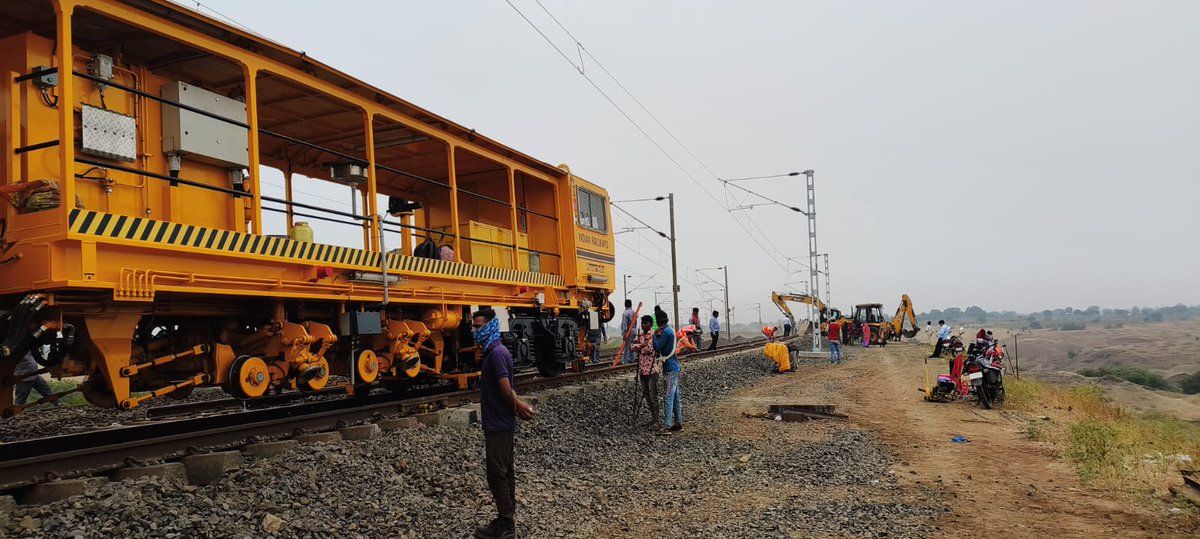 WesternRly's tweet photo. #RailInfra4WR

Permanent speed restriction of 60Kmph has been relaxed by realignment of up line curve at Bhairogarh yard in Nagad-Godhra section of Ratlam division. 

It will ensure safety as well as enhance speed over the section. https://t.co/zZWJ4JVPP5