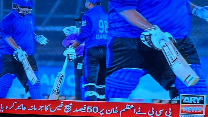 FarazAkhoon's tweet photo. In the Islamic Republic of Pakistan,  cricketer Azam Khan has been fined 50% of the match fee for using the Palestine flag on his bat. And warning of suspension if he does so again 💔  🇵🇸
#ShameOnPCB 
#AzamKhan https://t.co/2WddRrNEwW