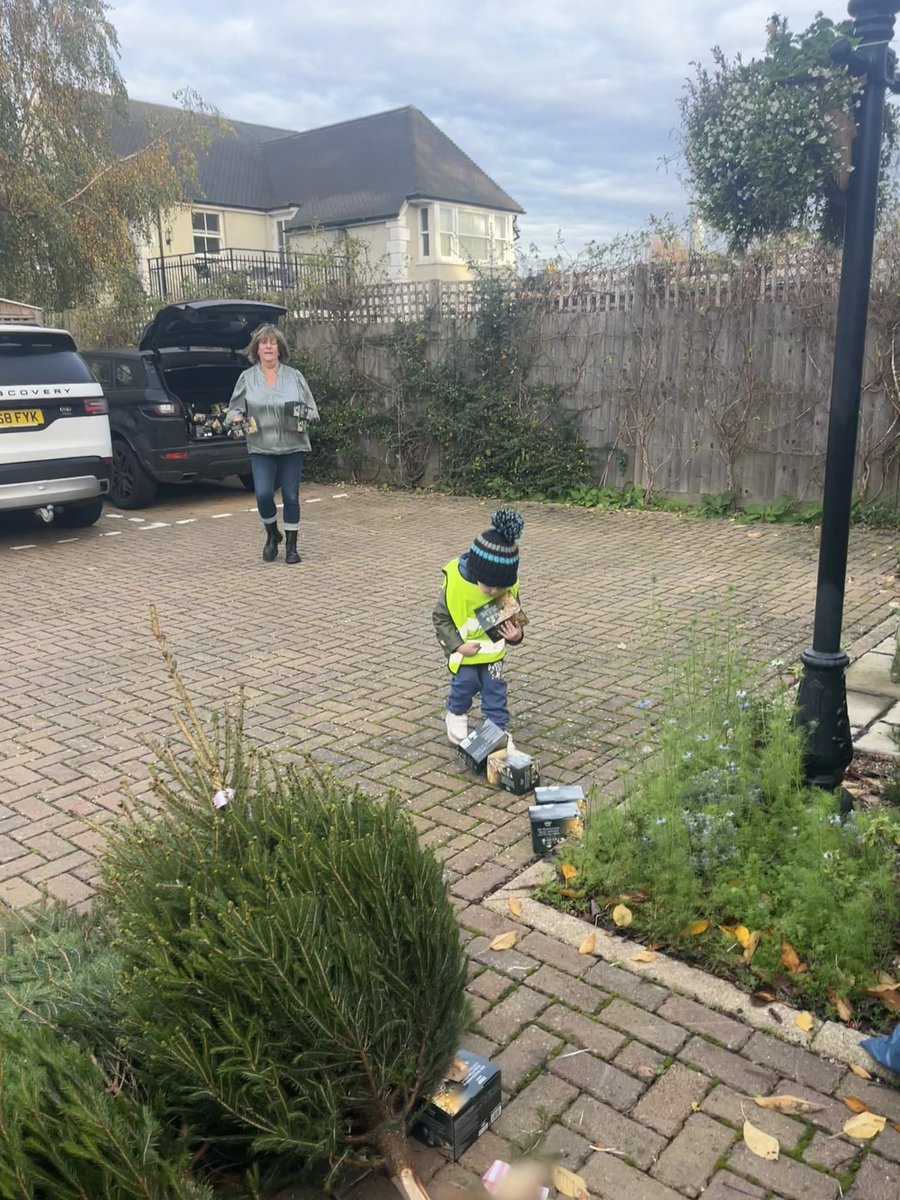 2/2 to my Mum and Dad for organising the tombola, our fantastic scouts who volunteer as Marshalls each year! And finally to Martin (my fiancé) and Thomas (my son) for helping to get the fantastic Christmas Trees above the shops up this year last minute…. 🎄🎅🎄🎅🎄