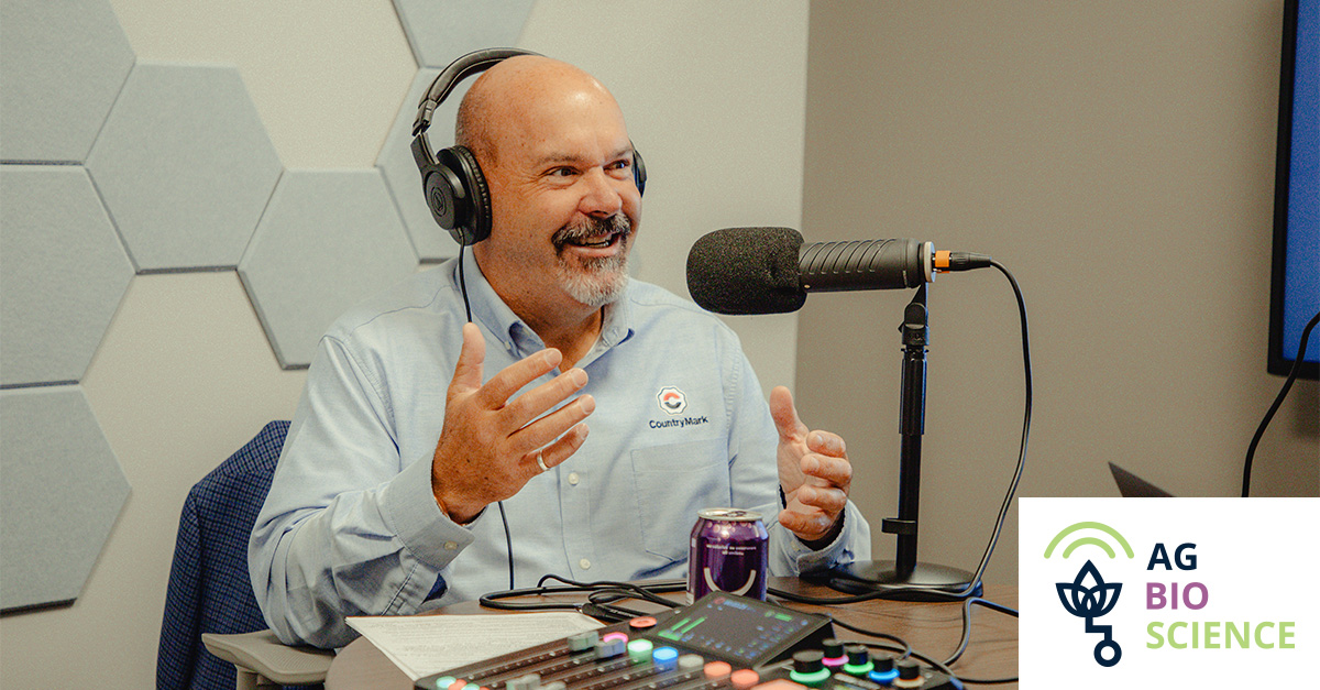 AgriNovus Indiana (@agrinovusin) on Twitter photo PODCAST: Discussion around energy transition often focuses on electrification, but one Indiana company + farmers are working together to create new options, specifically around biofuels.
Matt Smorch, CEO of <a href="/CountryMark/">CountryMark</a>, joins #Agbioscience: agrinovusindiana.com/2023/11/27/pod⦠PODCAST: Discussion around energy transition often focuses on electrification, but one Indiana company + farmers are working together to create new options, specifically around biofuels.
Matt Smorch, CEO of <a href="/CountryMark/">CountryMark</a>, joins #Agbioscience: agrinovusindiana.com/2023/11/27/podā¦