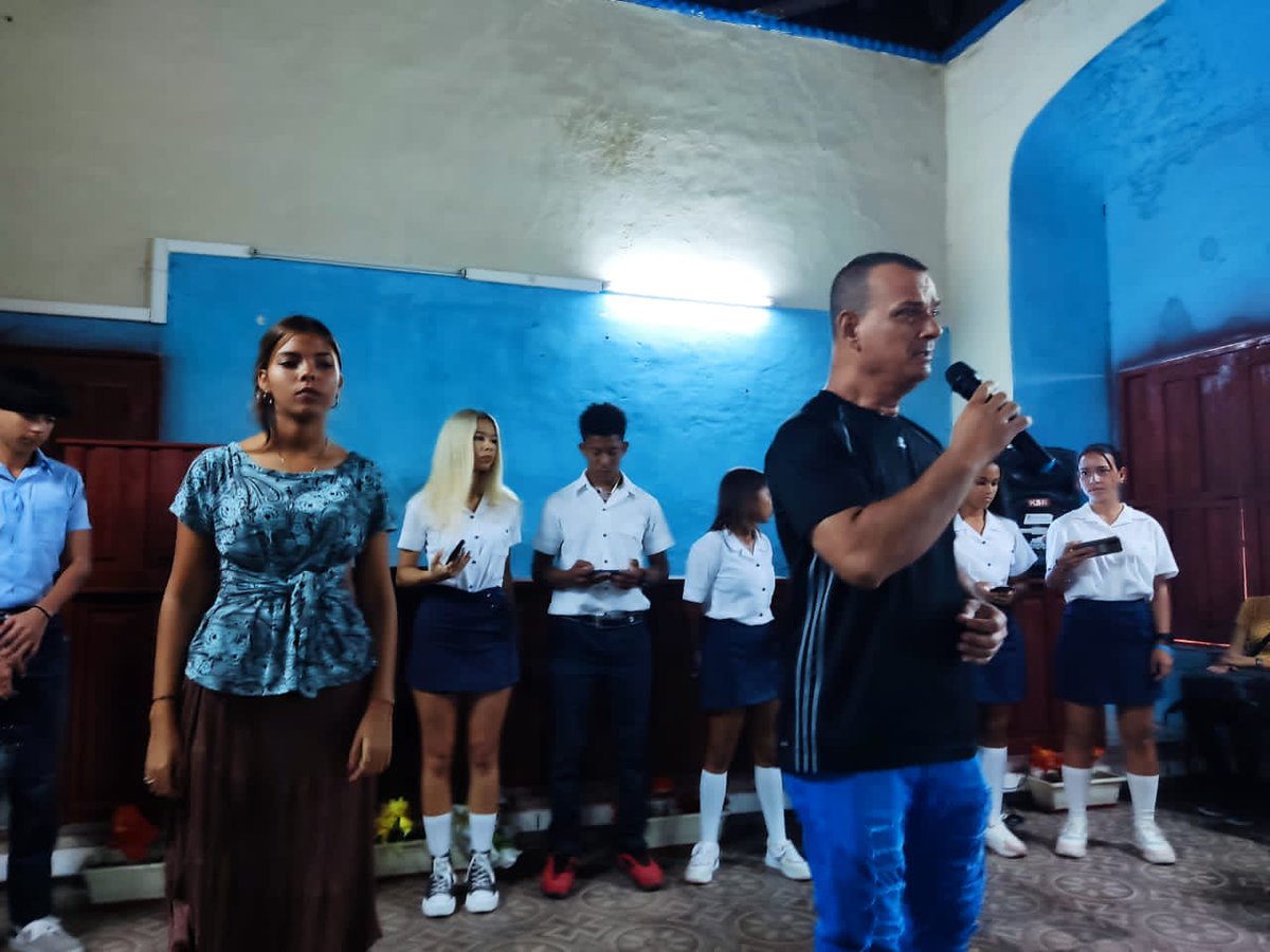 #EducadoresCamagueyanos 
Inicio de la Jornada del Educador en la Dirección Municipal de Educación en #Camagüey. Felicidades a tod@os en matutino especial 
<a href="/DPECAMAGUEY/">Dirección Provincial Educación Camagüey</a> 
<a href="/CubaMined/">MINED</a> 
<a href="/Barreto_nt/">NTBarreto</a>