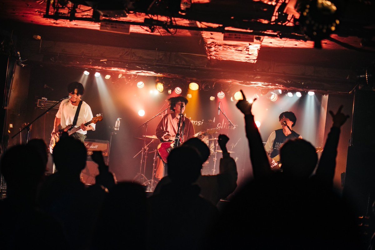 twg_info's tweet photo. 2023.11.27 渋谷CLUB CRAWL
#YAHTOUR FINAL 東京編

-SET LIST-
あっけない
リユニオン
ノールース
スターティングオーバー
フレンドシップ
あふれる
夜を越えて
Grit
en エバーグリーンユース

ありがとうございました！！
次はいよいよファイナル！12/2(土)心斎橋BRONZEにて⚡️

📸 JUNA @Gon17Gon https://t.co/0sxUGkmrfQ