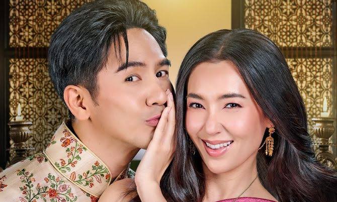 แกกก พ่อริดในนิยายไม่ได้เป็นแบบนี้เลยหนา ในนิยายพ่อริด มีเสน่ห์ เจ้าเล่ห์ ไว้ตัวกับผู้หญิงคนอื่น แต่ประเคนตัวเองให้พุดตานคนเดียว เจอพุดตานทีไรพ่อจะเกี้ยวตลอด ฉลาด ทันคน ไม่หลงกลใคร ไม่ขี้งอน มีเหตุผล และแคร์ความรู้สึกพุดตานสุดๆ บทละครบ้งสุด เหมือนเอาพ่อริดมาแกงมาก
#พรหมลิขิตEP17