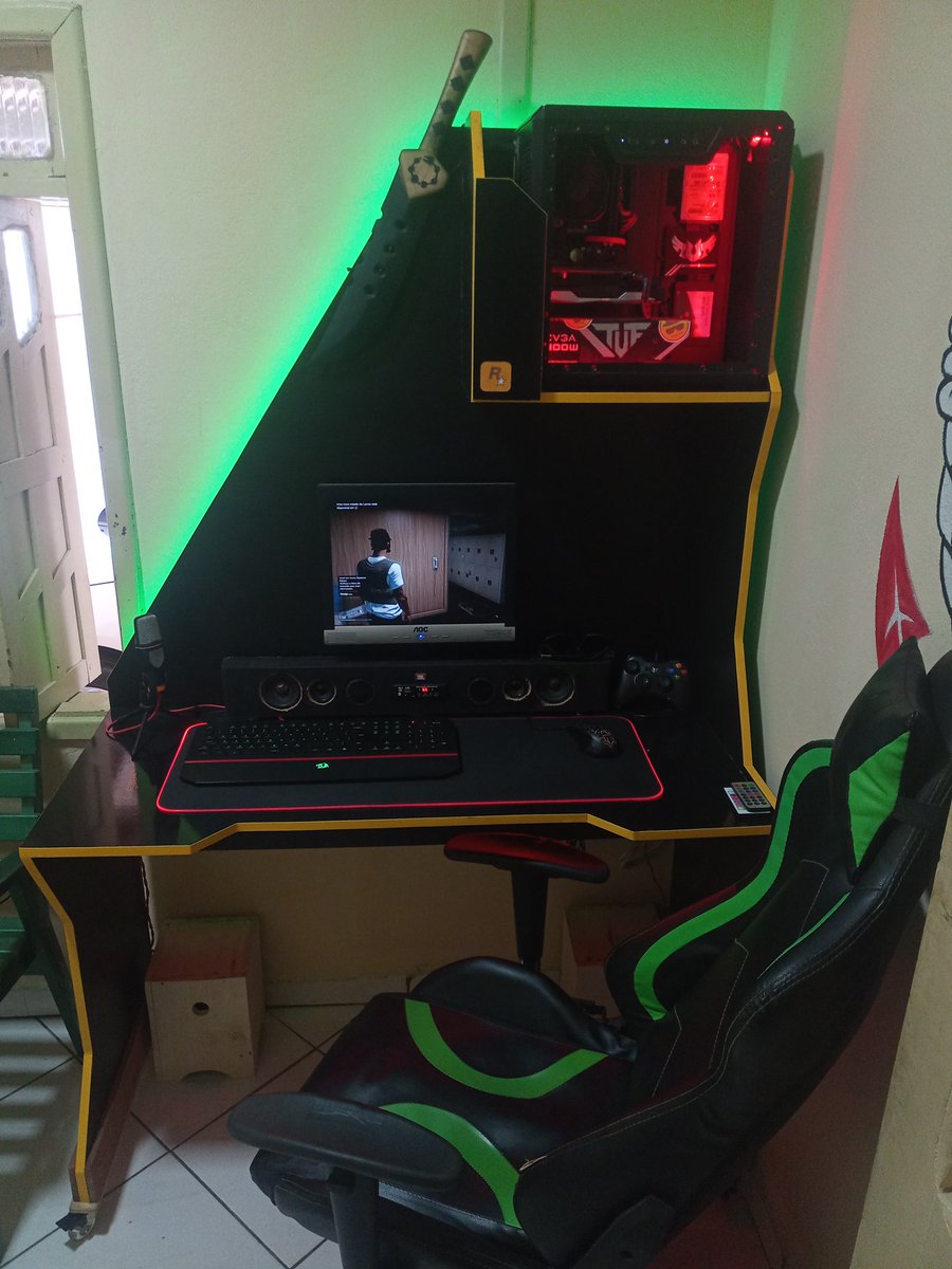 Dayvam_'s tweet photo. #SETUPLOCKGAMER        

Case coller master q300l 
i5 8400
Rx 580 8gb 
8gb 2x4 maxsun 
EVGA 400
SSD 500gb
HDD 500gb
Monitor AOC 720p 75hz
Mause pad Led 
Mause Multilaser Led
Teclado Redragon karura 2
Microfone sf666 
Controle Xbox 360
Sondbar caseira 
Mesa projetada por mim https://t.co/guHv5DkV8C