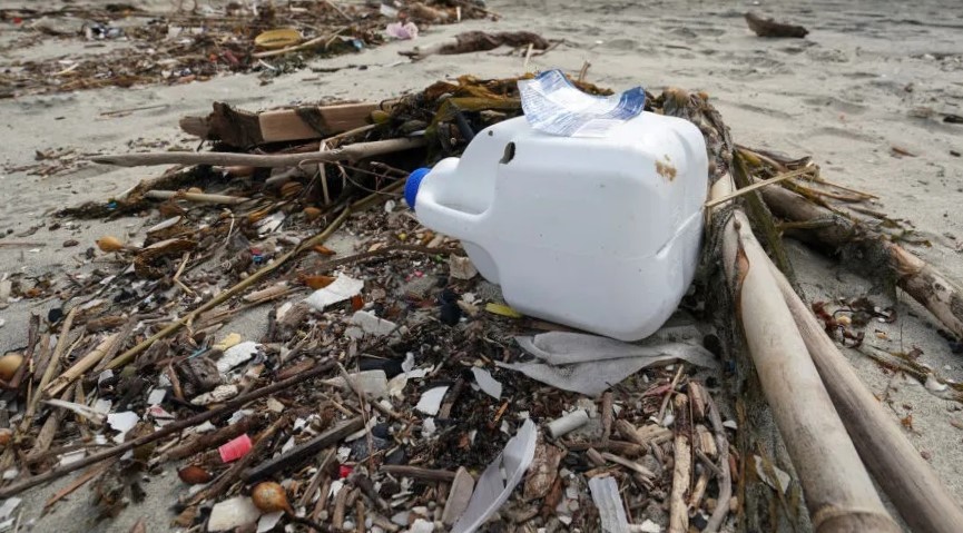 WetTribe's tweet photo. Within a year of clean-ups removing bags, bottles, and other large plastic litter from the shore, research found a 99% reduction in microplastics on that shore and in surrounding ocean waters. #WetTribe #TidetotheOcean #MondayMotivation #CoastalCleanup #RefuseSingleUsePlastic https://t.co/IMGHwL8VRM