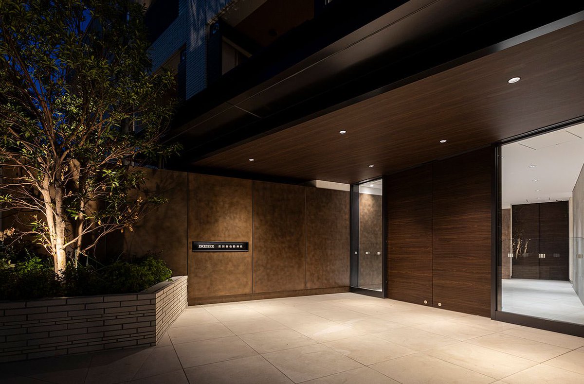 moomini00's tweet image. 세타가야구는 도쿄도에서 가장 거주인구가 많은 구인데, 거리나 지역수준으로 치면 분당쯤 된다. 여기에 지어진 33세대짜리 19평~24평짜리 멘션의 수준을 보고 우리나라 빌라의 수준을 보면, 한숨만 나온다. 

실무경험으로 감히 예측컨데 특별히 비싸게 지은곳이 아니다. 좋은 건축가가 비싸지 않게…