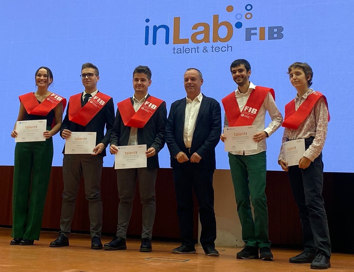 El 10 i 24 de novembre s'han lliurat les acreditacions del Programa Talent de l'<a href="/inLabFIB/">InLab FIB</a> , a l'Acte Acadèmic de la FIB <a href="/fib_upc/">FIB - UPC</a> #graduacioFIB2023 Enhorabona a tothom! @la_upc