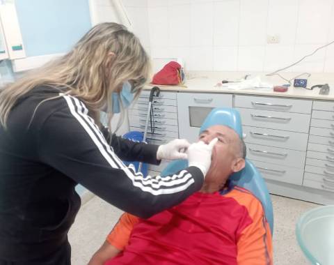 #Entérate🗣| Misión Sonrisa Valera entrega más 60 prótesis en su XVII aniversario

Lee + aquí 👉 acortar.link/Ix9YGQ

#JuntosPorCadaLatido
#SerVenezolanoEsSerEsequibo
<a href="/NicolasMaduro/">Nicolás Maduro</a>
<a href="/MagaGutierrezV/">Magaly Gutiérrez Viña</a>