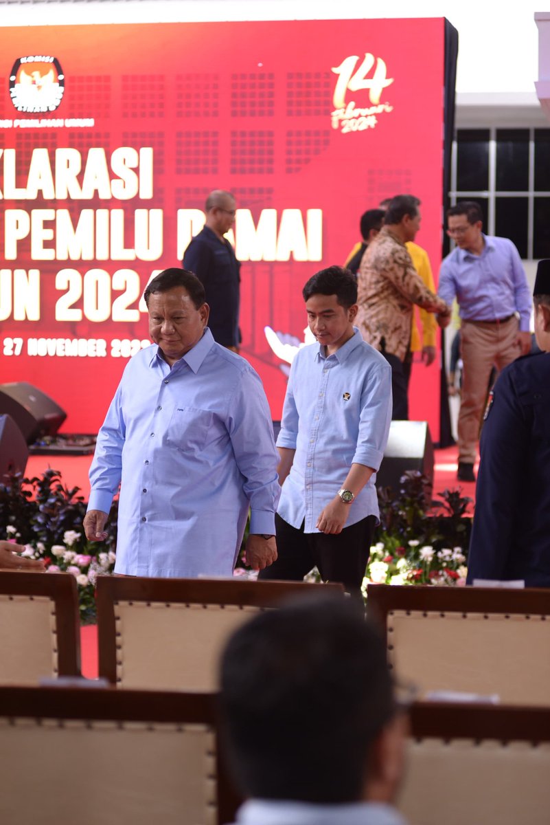 digifeeder's tweet photo. Momen Pak Prabowo dan Mas Gibran hadiri " Deklarasi Pemilu Damai 2024" yg dilaksanakan di KPU.

Come on gais, kita jadikan Pemilu 2024 sebagai momentum menyenangkan dalam melaksanakan pemilu. Jangan sampai putus silaturrahmi karna beda pilihan, laksanakan kampanye yg baik tanpa Hoax, playing victim, dsb.

Gibran Terus Maju | masbowogibran dihatikita | bareng masbowogibran asik | #MakinSukaPakGemoy | #Gibran2024