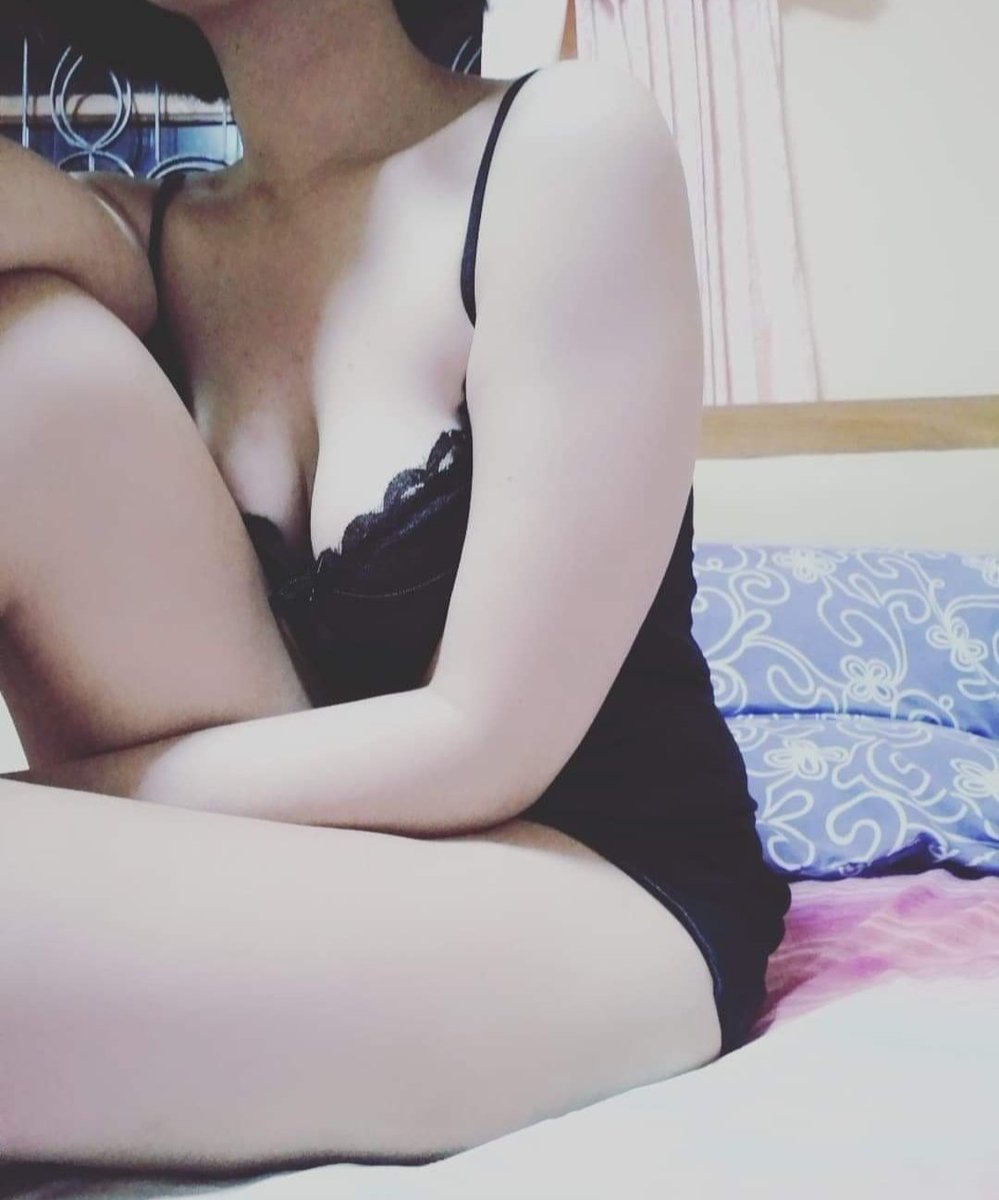 เมื่อเพื่อนมานอนด้วยที่ห้อง....ทำไมถึงได้คิดไรไม่ดีกับเพื่อนสาวตัวเองเนี่ย.....หรือว่าเราจะค้นพบตัวเองแล้ว5555...