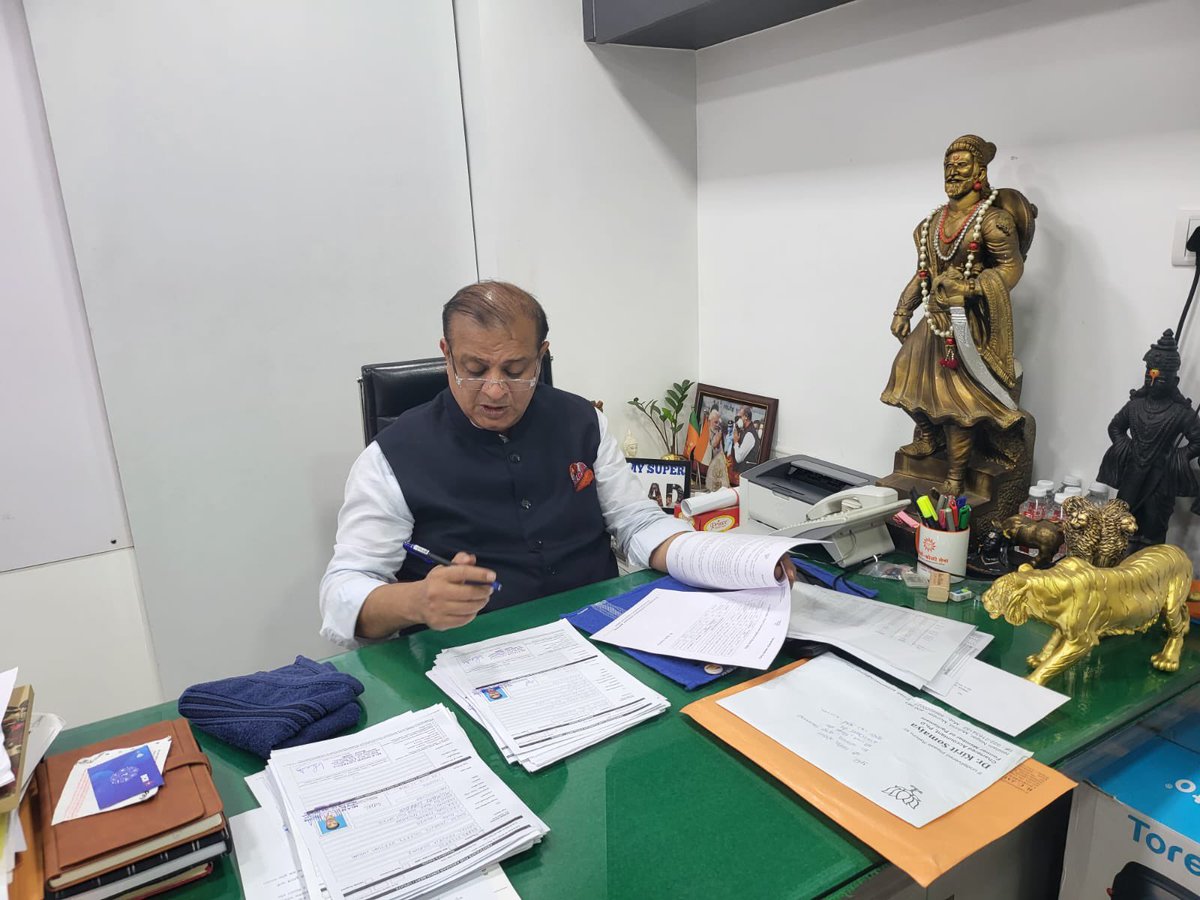 mihirkotecha's tweet photo. After a week long tour of Executive Education Legislators Exchange Programme on Good Governance &amp;Public Policy at University of Wales Trinity Saint David attended day to day affairs at my office in #Mulund 
@Dev_Fadnavis https://t.co/h9IClsP3CG
