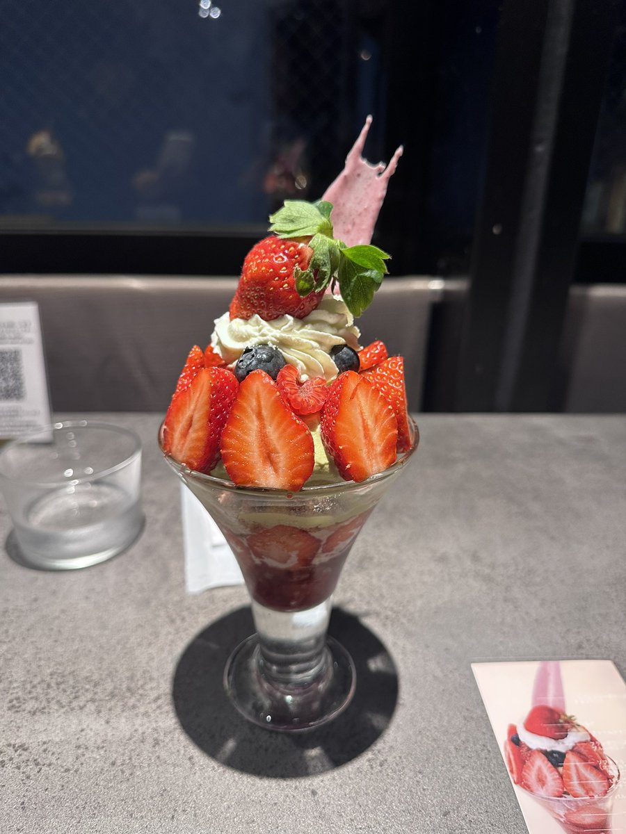パフェめっちゃ美味しそうに友達が撮ってくれた🍓
これからイチゴの季節だね〜♡