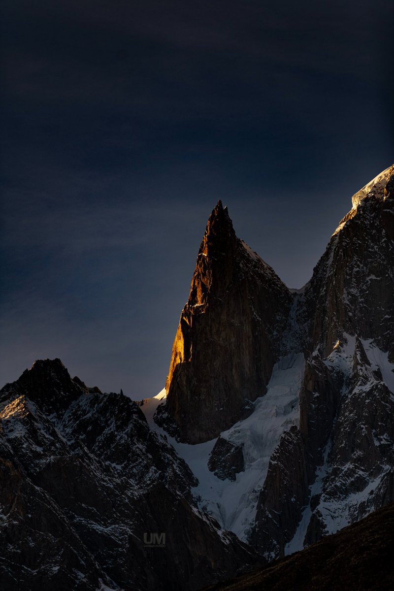 Every moment of light and dark is magic

#mountains #Pakistan #sunlight #travelphotography #sunsetphotography #sunset #destination #hunza