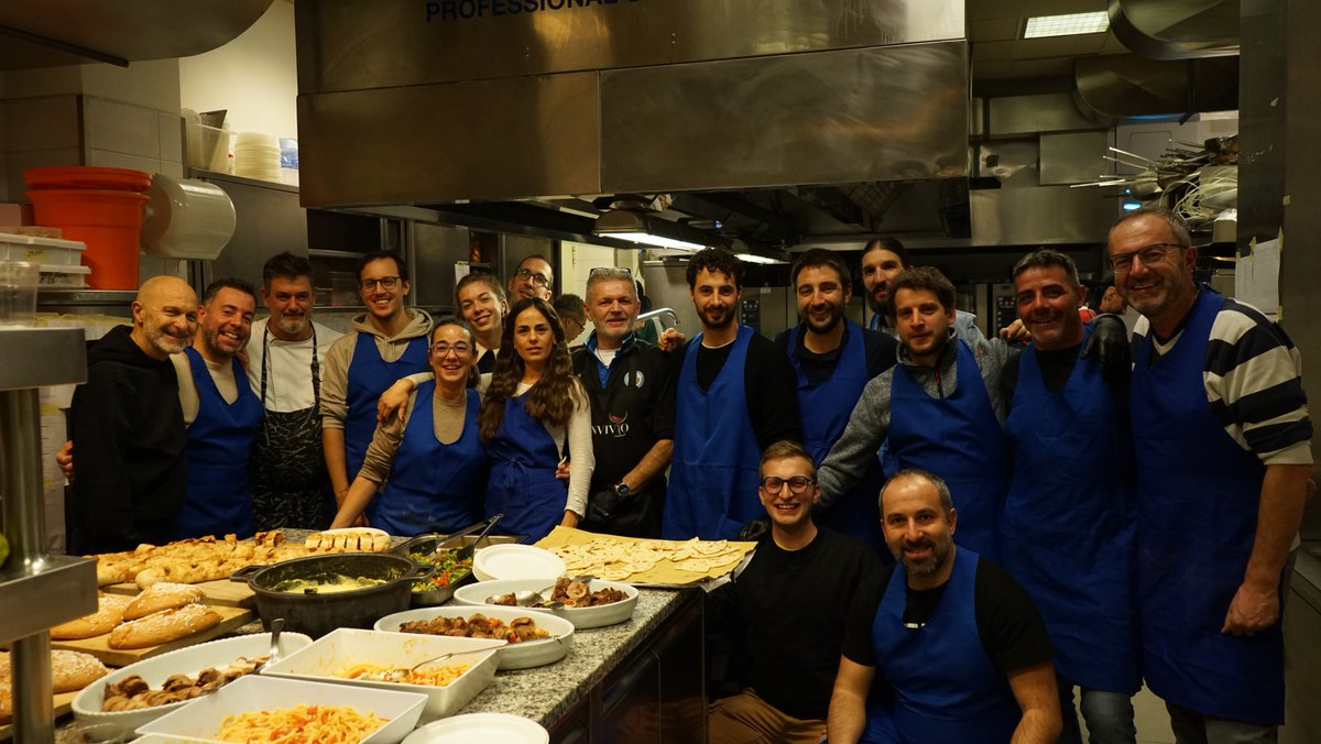 FSGC_official's tweet photo. 👩‍🍳 | c'è del buono in Federcalcio...anche da mangiare! Giovedì scorso dipendenti e collaboratori sono stati ospiti di Casa Sartini, dove si è tenuto il primo evento di Team Building della FSGC!

►https://t.co/UAie7xjC9e

#TeamBuilding #FSGC https://t.co/jf6hweldzt