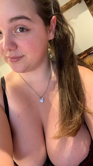 Ab sofort kann man wieder ein Snapchat Abo bei mir machen! Wenn du Interesse daran hast schreib mir gerne<a href="/tag/camgirl"class="tags"><span>#camgirl</span></a><a href="/tag/amateurgirl"class="tags"><span>#amateurgirl</span></a><a href="/tag/kimberlycaprice"class="tags"><span>#kimberlycaprice</span></a><a href="/tag/%C3%B6ster"class="tags"><span>#&ouml;ster</span></a>
