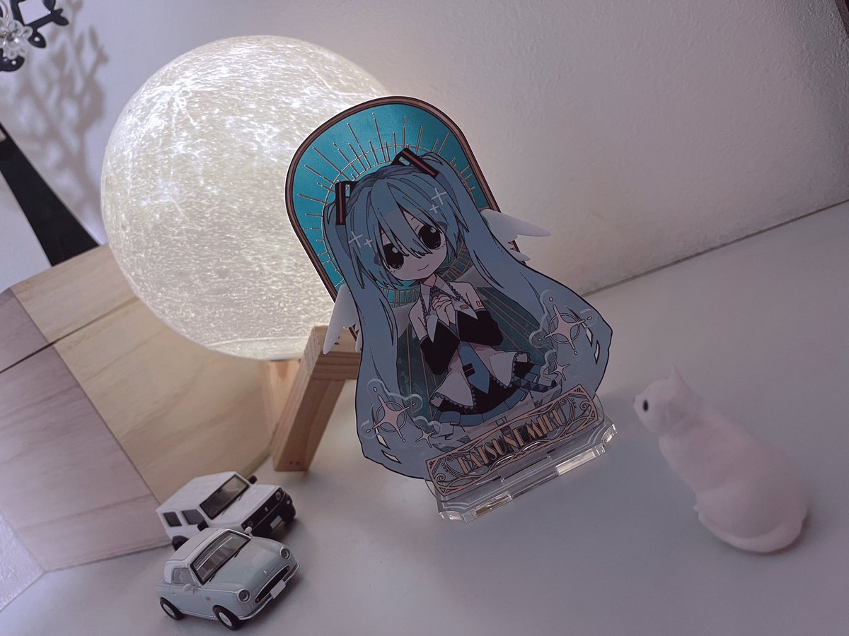 初音ミク 「しろくろさん(@ shirokuro_3939 )のアクリルジオラマと、キャンバ」|波風ぼんのイラスト