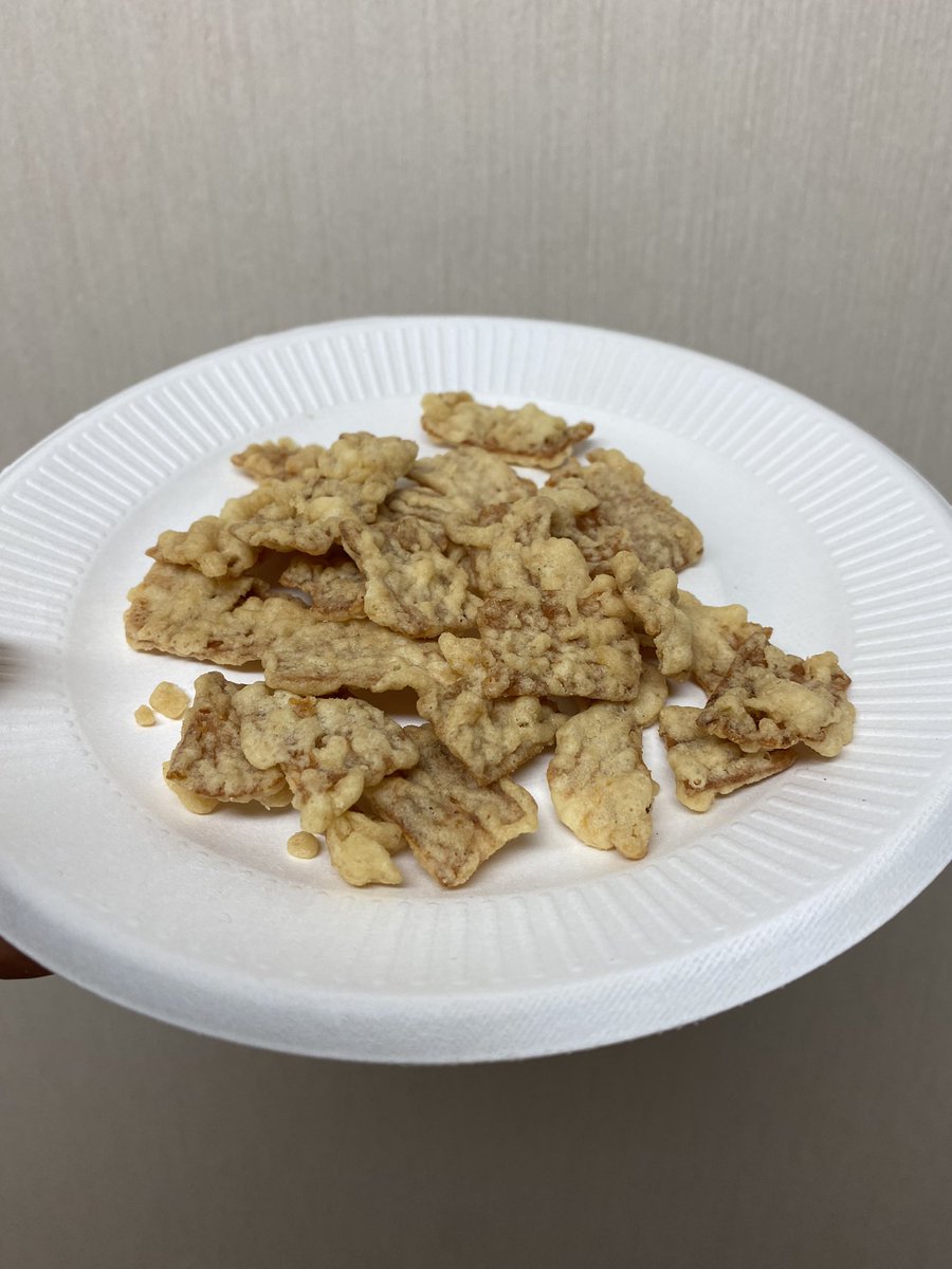 icemantorao's tweet photo. #snack #Squidfry
I ate this
This is a snack that I eat many times.
Deep fried squid chips
Flavor of mayonnaise is well absorbed
It was tasty with crisp texture
It was small so I finished it in an minute lol https://t.co/IltIsfAKem