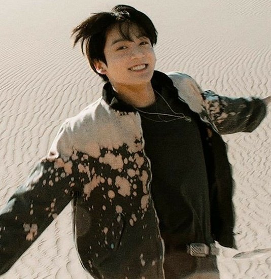 thvsnaz's tweet photo. A thread of Jungkook, but he gets older as you keep scrolling ♡ https://t.co/xMopUecK13