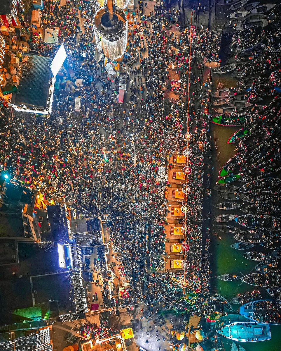 तारे जमीं पर....अपनी काशी की देव दीपावली।