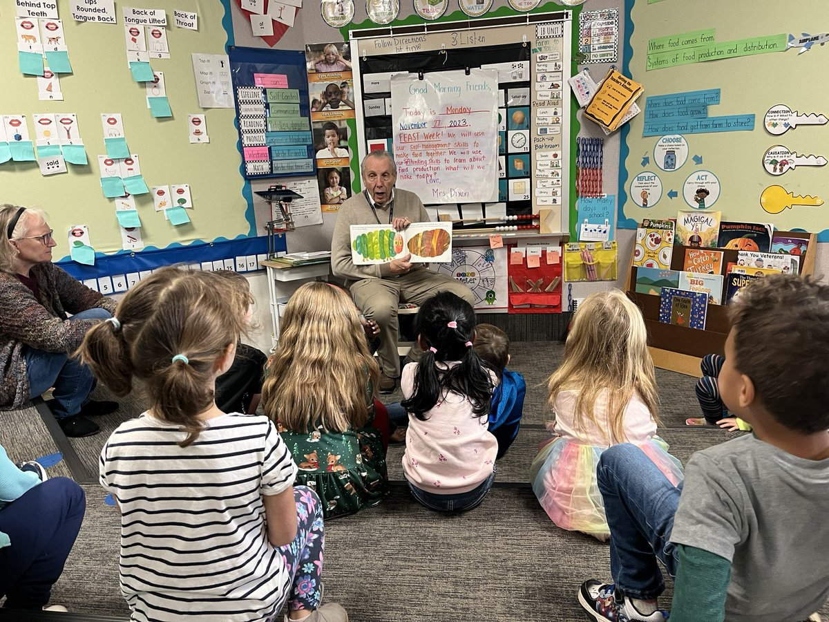 Mrs. Dixons Class didn’t waste any time getting back into the flow of things as Mr. Easley read a book aloud to the class to practice retelling a story. #NaturallyGlobal @MCCSC_EDU #ILoveMCCSC