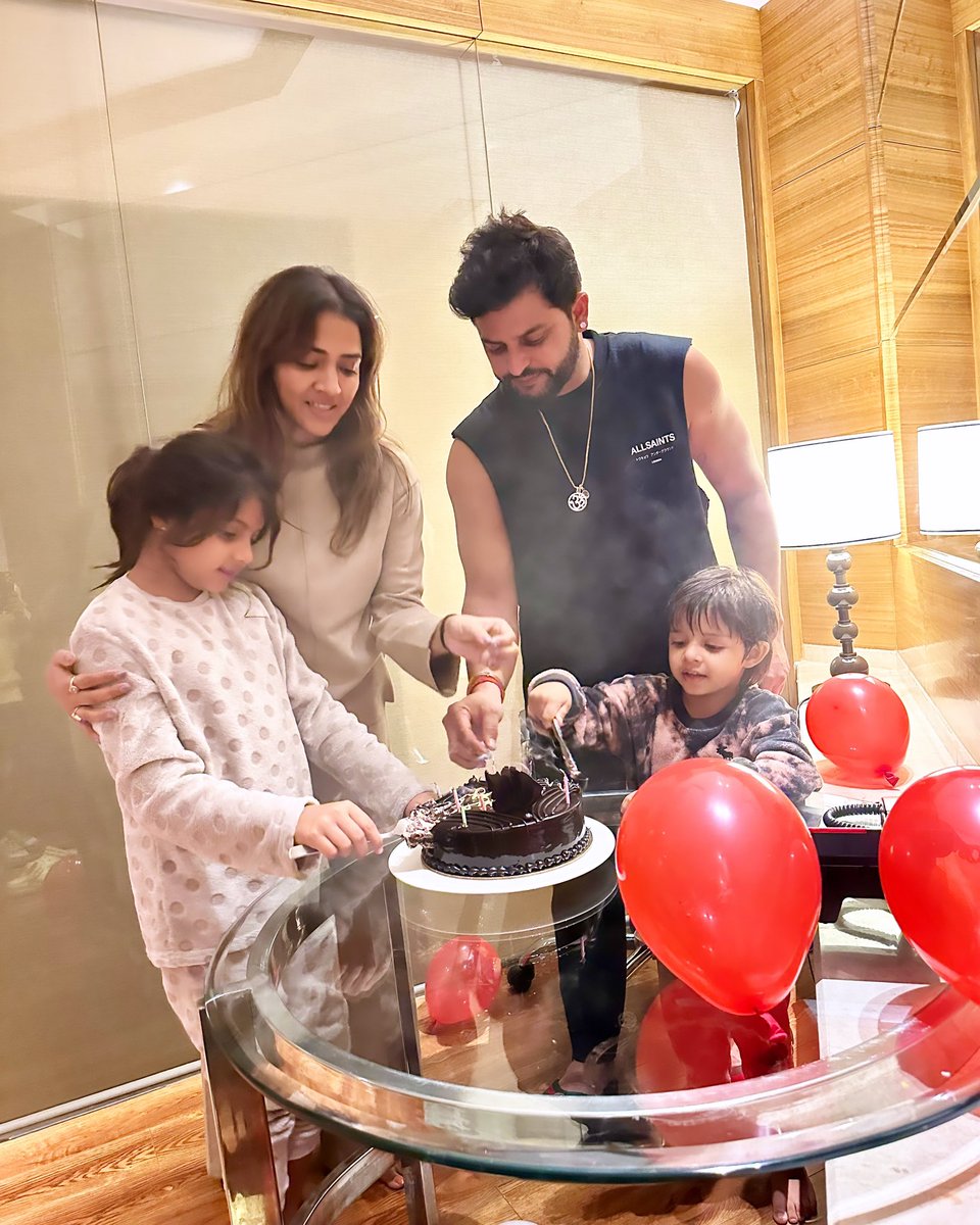 ImRaina's tweet photo. Feeling the love! 💖 A big thank you to everyone for the wonderful birthday wishes. Your kind words and thoughtful gestures filled my day with joy and made it extra special. 🥳 #BlessedAndThankful 🙏 https://t.co/nASet1ADpE