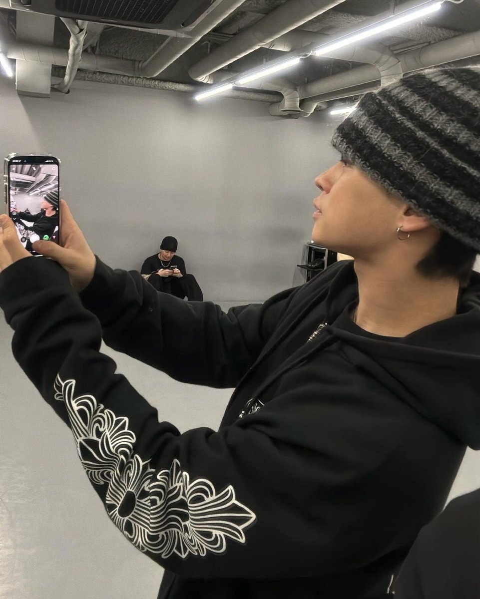 baekmani_world's tweet photo. [🐱.📸] 20231126 Instagram Post
yc's nov dump (1/2)

💬 me in november

#V1LLION #1MILLION #1million_v1llion #YECHAN #v1llion_YECHAN #빌리언 #원밀리언 #예찬 #빌리언_예찬 https://t.co/17RItBzPMR