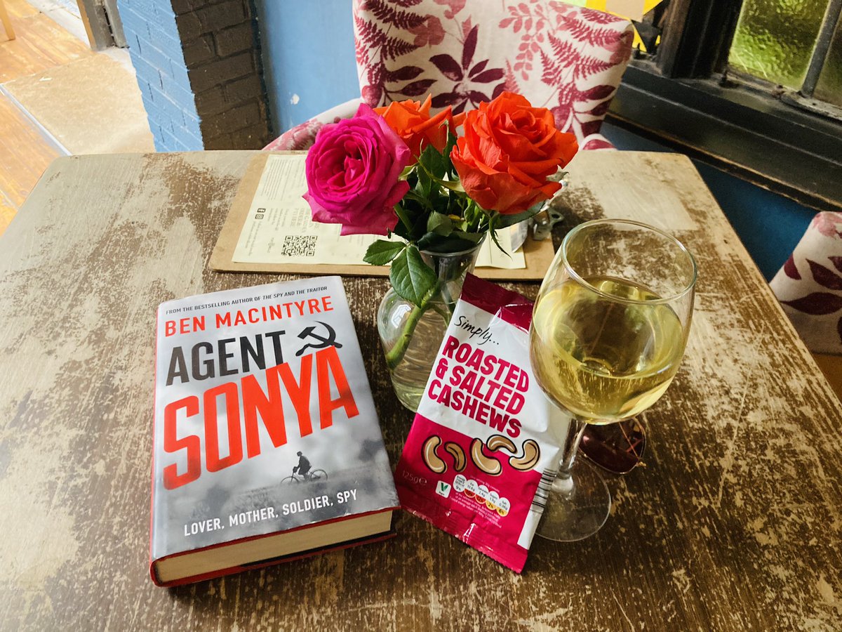 booksandwine76's tweet photo. From the wonderful @BenMacintyre1, this espionage tale has a female protagonist, Ursula Kuczynski. From Germany to middle England, this Communist housewife-spy built radio transmitters and shared atomic bomb secrets. A captivating and thrilling read, comrades #AgentSonya https://t.co/tfMoGCRuML