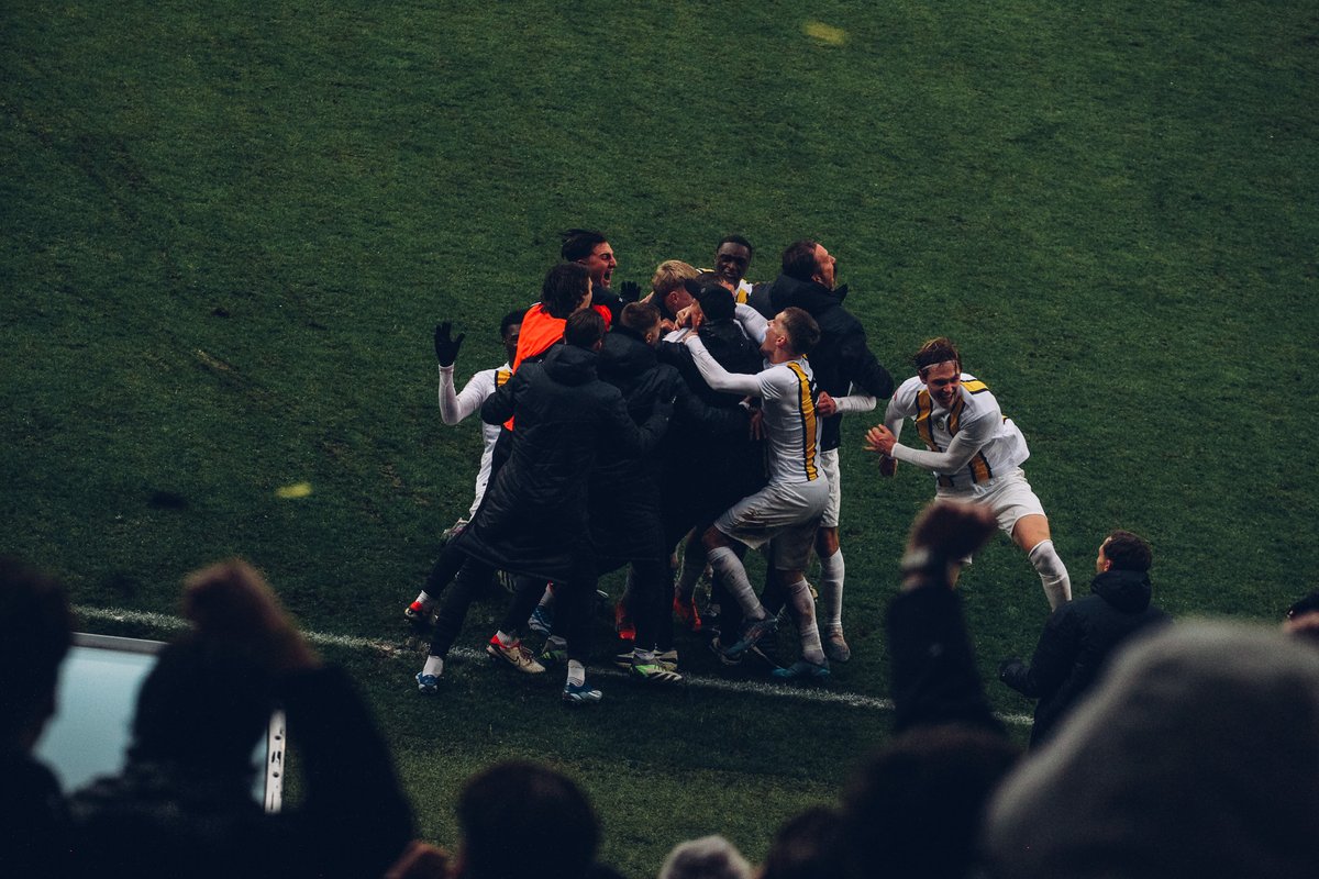 KaulStan's tweet photo. THE (DERBY)DAY AFTER 💛🖤

#RodaJC https://t.co/Of2QKepQKJ