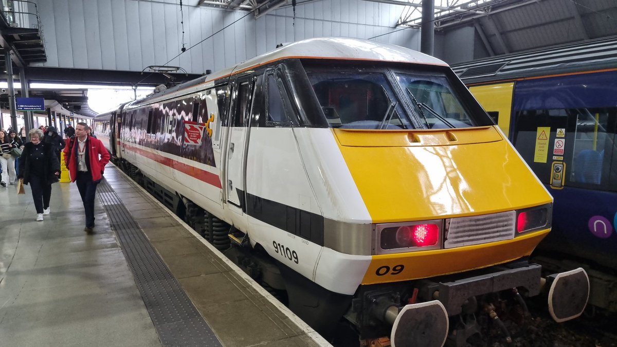 My first <a href="/LNER/">London North Eastern Railway</a> experience today, very nice ride from London to Leeds with this Intercity 225