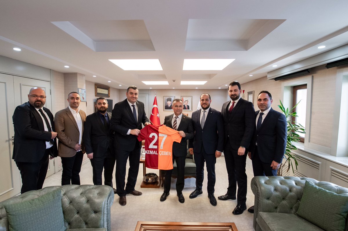 Gaziantep Valiliği (@gantepvaliligi) on Twitter photo Galatasaray Taraftarlar Derneği Başkanı Cihat Kıratlı, 2. Başkanı Halil Küsbeoğlu ve beraberindeki heyet, Valimiz Kemal Çeber’i ziyaret etti.
<a href="/kemalcebervali/">Kemal Çeber</a> Galatasaray Taraftarlar Derneği Başkanı Cihat Kıratlı, 2. Başkanı Halil Küsbeoğlu ve beraberindeki heyet, Valimiz Kemal Çeber’i ziyaret etti.
<a href="/kemalcebervali/">Kemal Çeber</a>