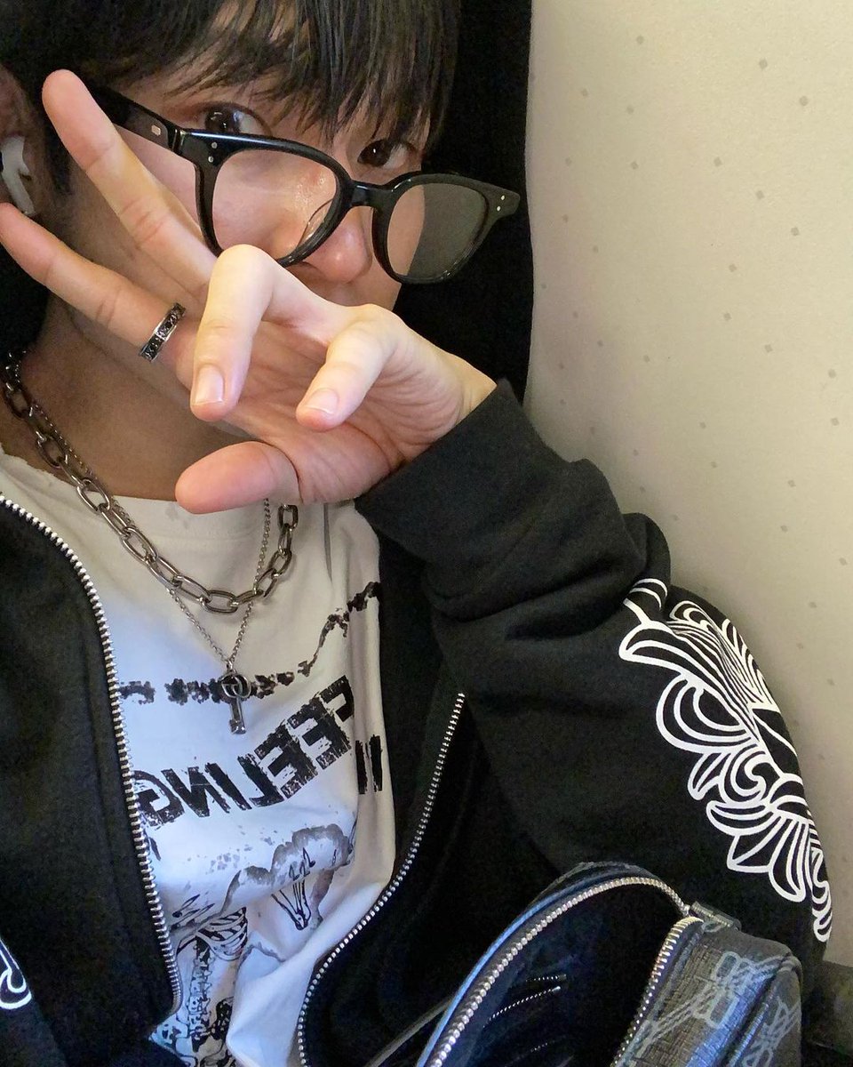 baekmani_world's tweet photo. [🦊.📸] 20231127 Instagram Post
lx in pdj (1/2)

💬 i worked hard

#V1LLION #1MILLION #1million_v1llion #ALEXX #v1llion_ALEXX  #빌리언 #원밀리언 #알렉스 #빌리언_알렉스 https://t.co/DsHRAeub9Y